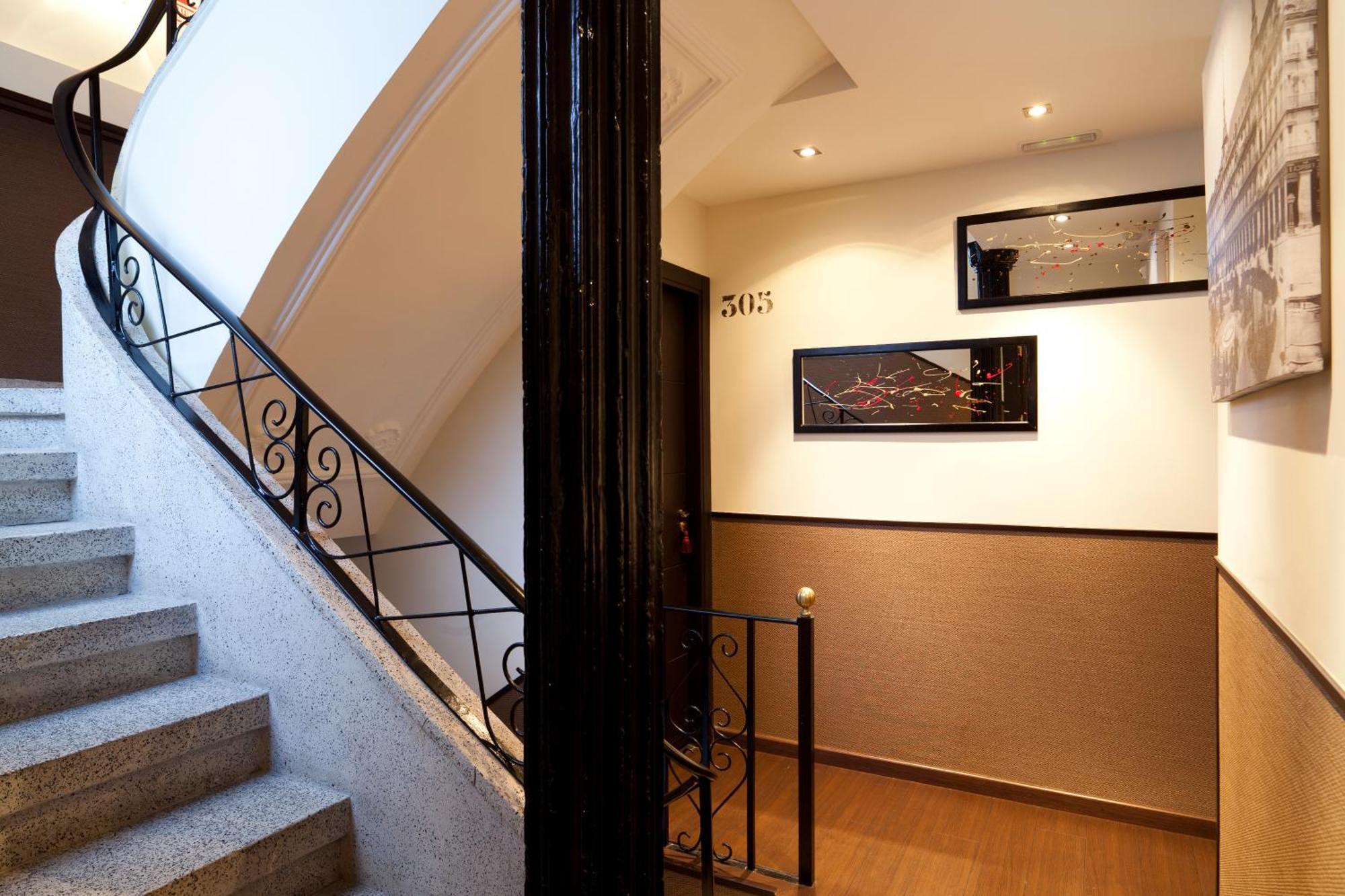 Thc Tirso Molina Hostel Madrid Exterior photo
