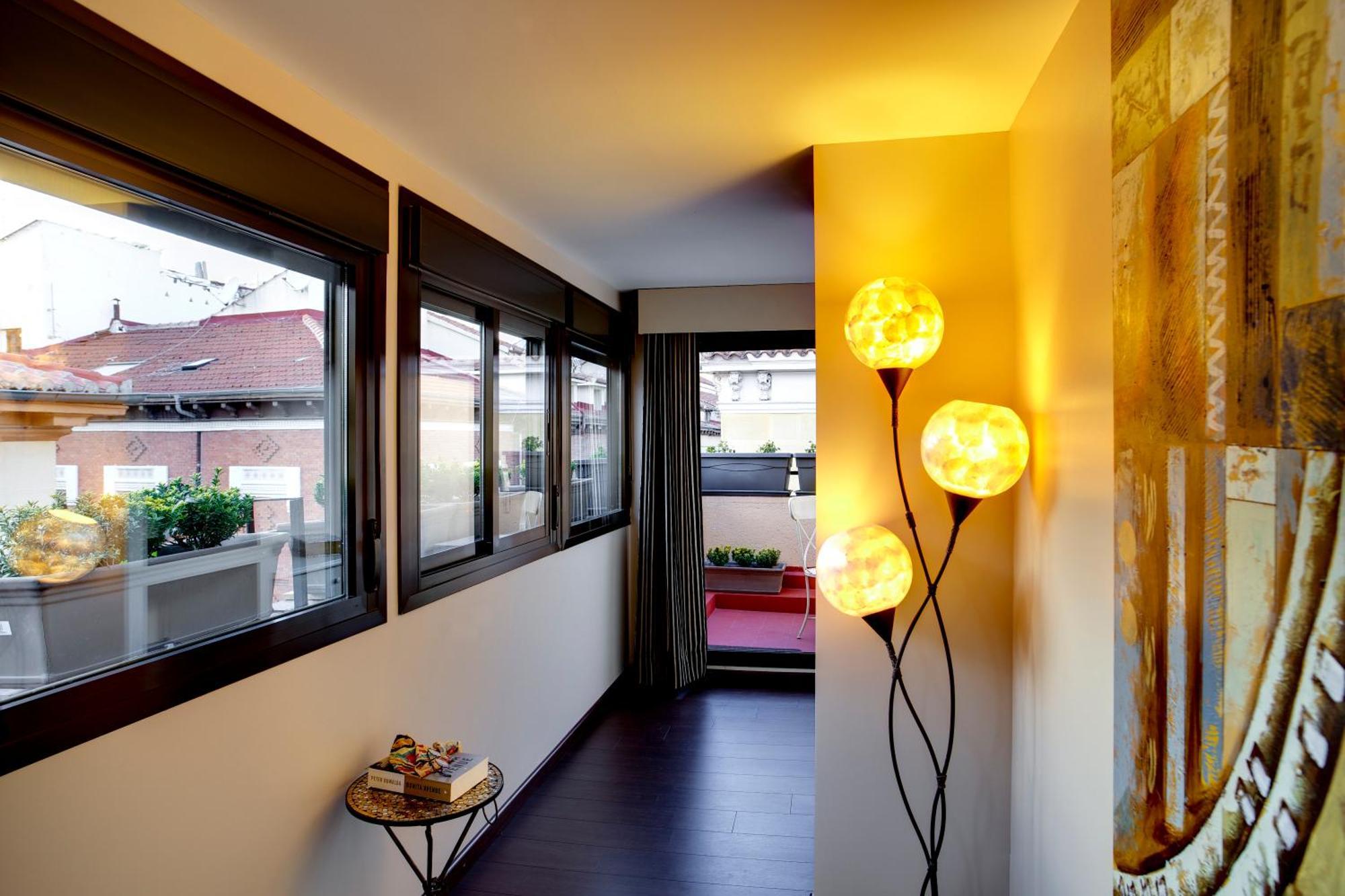 Thc Tirso Molina Hostel Madrid Exterior photo